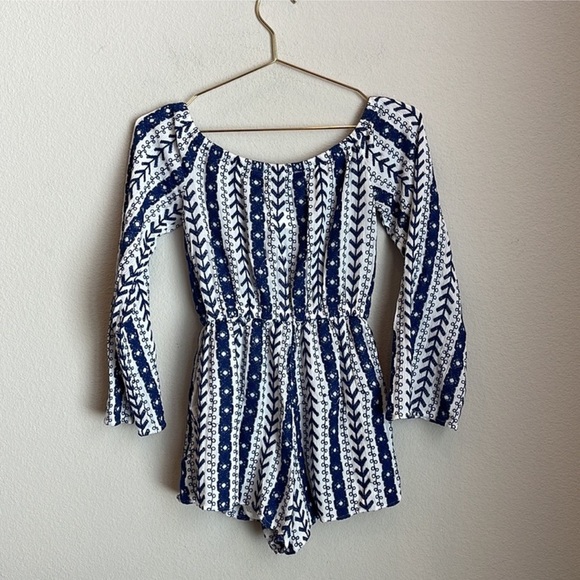 Cupcakes and Cashmere Amani Embroidered Romper Size Small - Picture 7 of 8